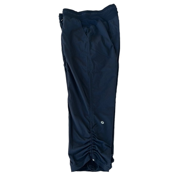 Lululemon Dance Studio Crop II Unlined 20” Style #W6APMS Black Scrunch GUC Sz 8 - Picture 9 of 12